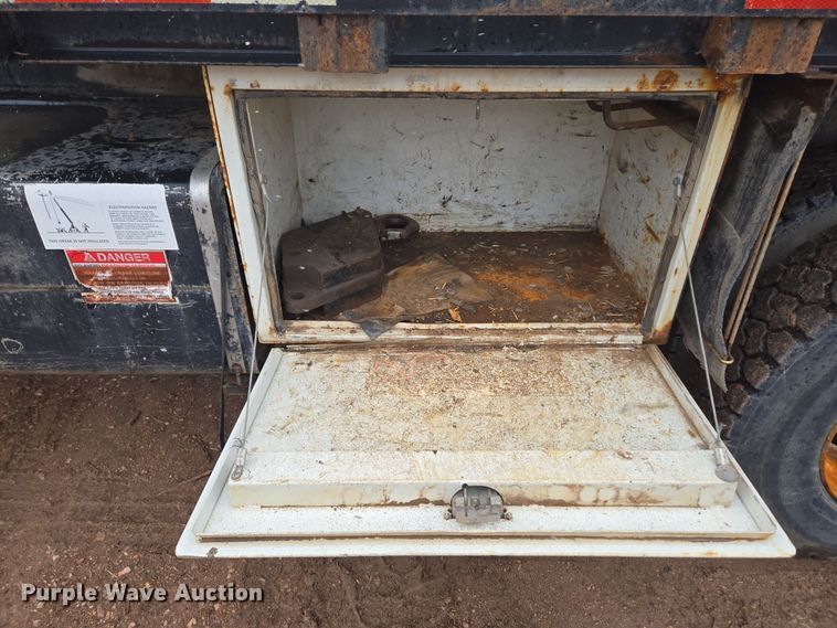 image for item DT7107 1997 Ford LT8501 Louisville crane truck