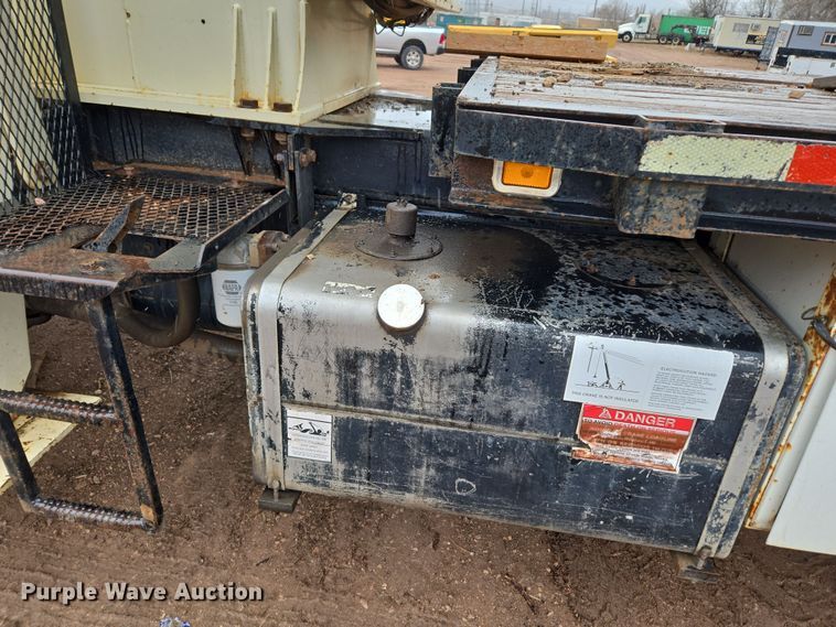 image for item DT7107 1997 Ford LT8501 Louisville crane truck