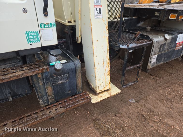 image for item DT7107 1997 Ford LT8501 Louisville crane truck