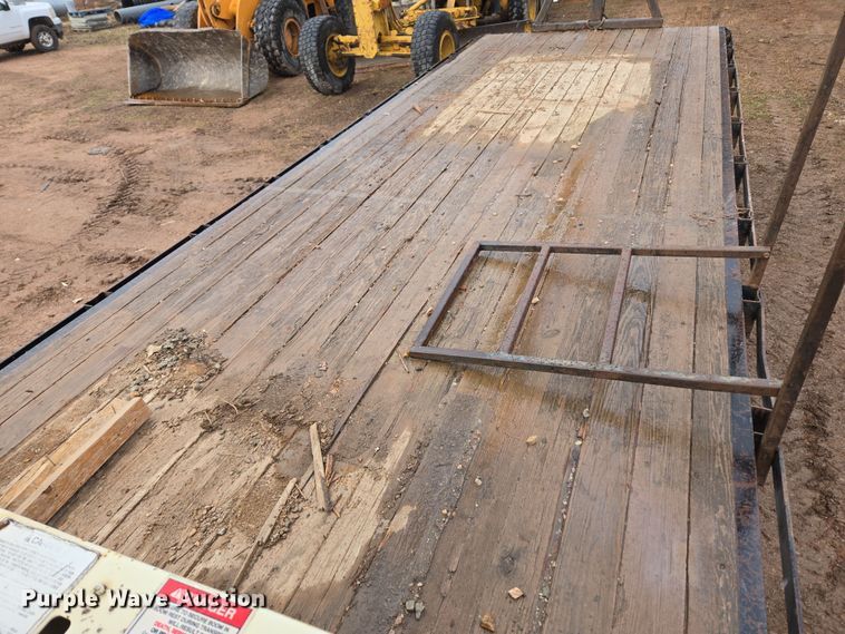 image for item DT7107 1997 Ford LT8501 Louisville crane truck