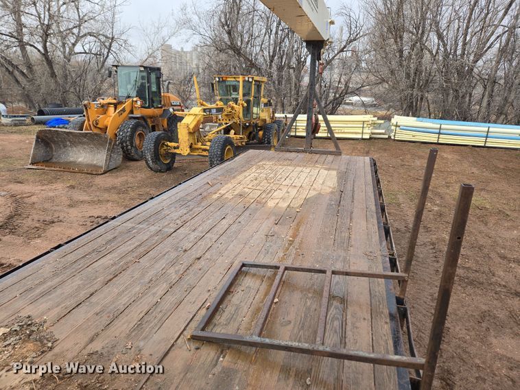 image for item DT7107 1997 Ford LT8501 Louisville crane truck