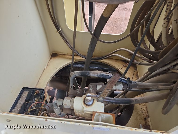 image for item DT7107 1997 Ford LT8501 Louisville crane truck