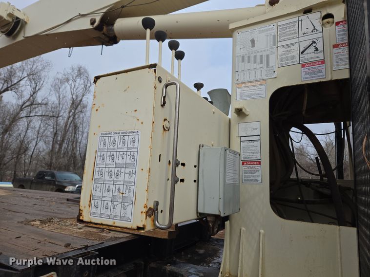 image for item DT7107 1997 Ford LT8501 Louisville crane truck