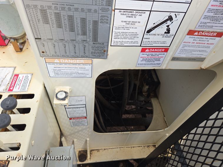 image for item DT7107 1997 Ford LT8501 Louisville crane truck