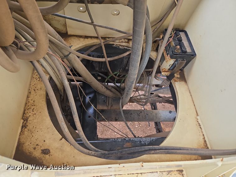 image for item DT7107 1997 Ford LT8501 Louisville crane truck