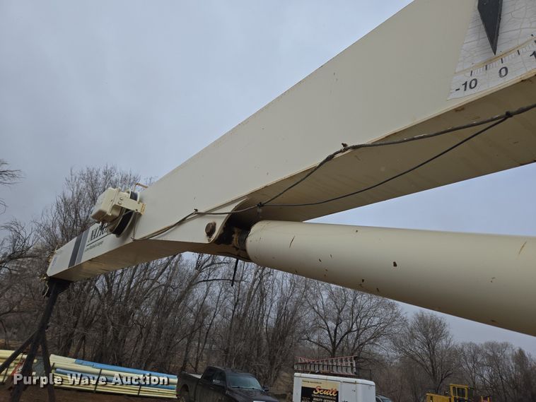 image for item DT7107 1997 Ford LT8501 Louisville crane truck