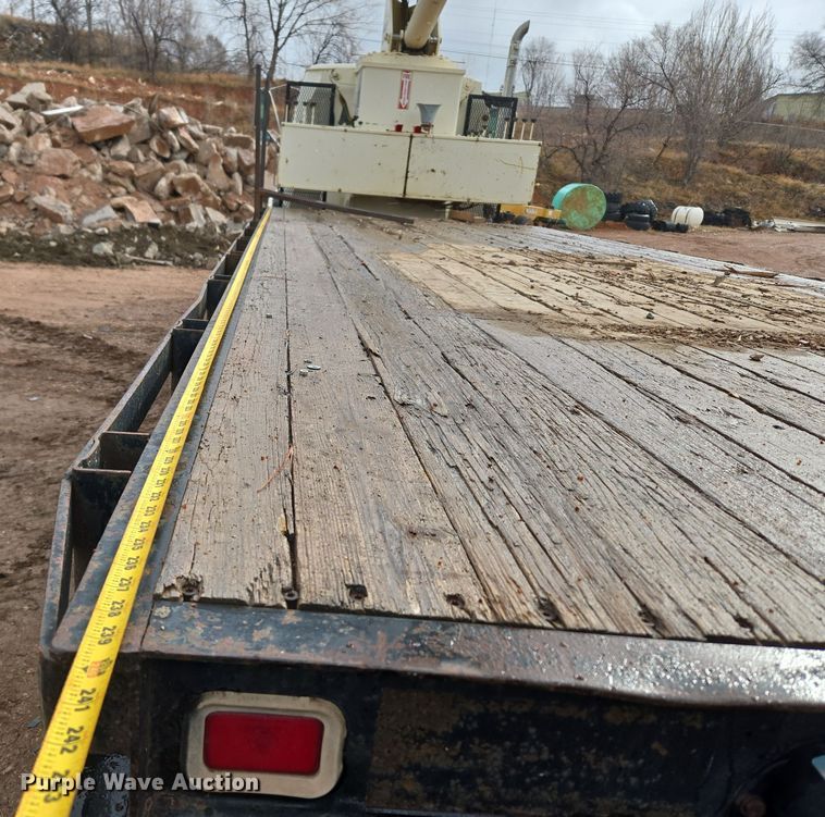 image for item DT7107 1997 Ford LT8501 Louisville crane truck