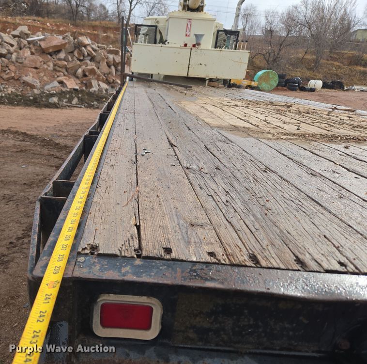 image for item DT7107 1997 Ford LT8501 Louisville crane truck