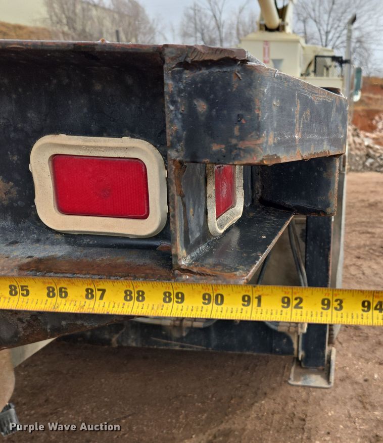 image for item DT7107 1997 Ford LT8501 Louisville crane truck