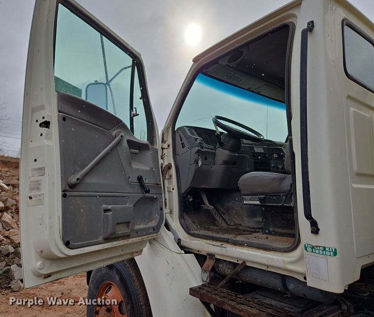 image for item DT7107 1997 Ford LT8501 Louisville crane truck