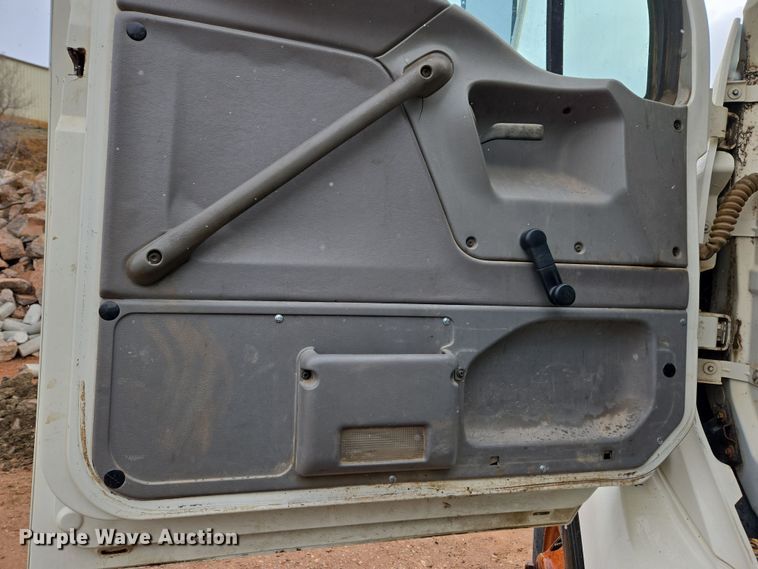 image for item DT7107 1997 Ford LT8501 Louisville crane truck