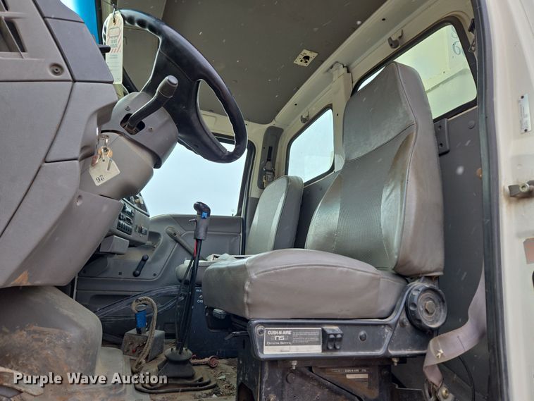 image for item DT7107 1997 Ford LT8501 Louisville crane truck