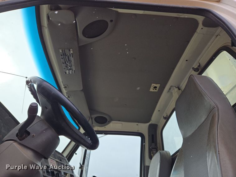 image for item DT7107 1997 Ford LT8501 Louisville crane truck