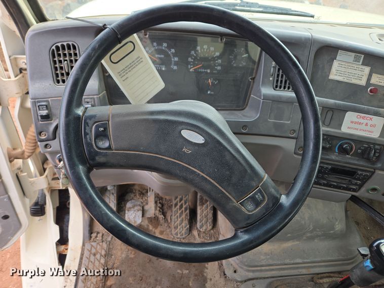 image for item DT7107 1997 Ford LT8501 Louisville crane truck