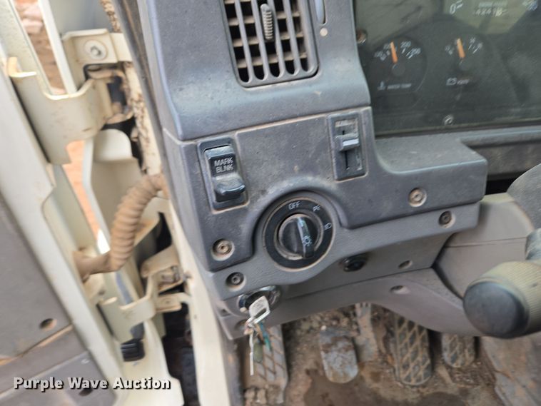 image for item DT7107 1997 Ford LT8501 Louisville crane truck