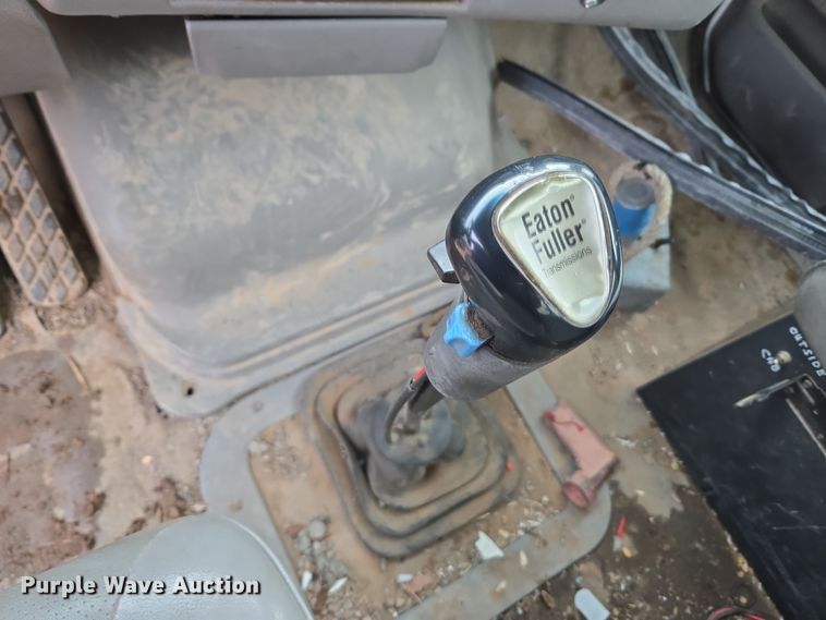 image for item DT7107 1997 Ford LT8501 Louisville crane truck