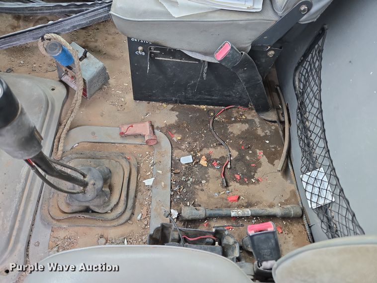 image for item DT7107 1997 Ford LT8501 Louisville crane truck