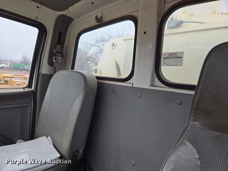 image for item DT7107 1997 Ford LT8501 Louisville crane truck