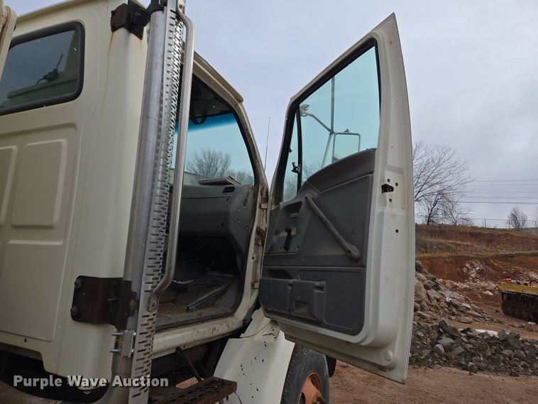 image for item DT7107 1997 Ford LT8501 Louisville crane truck