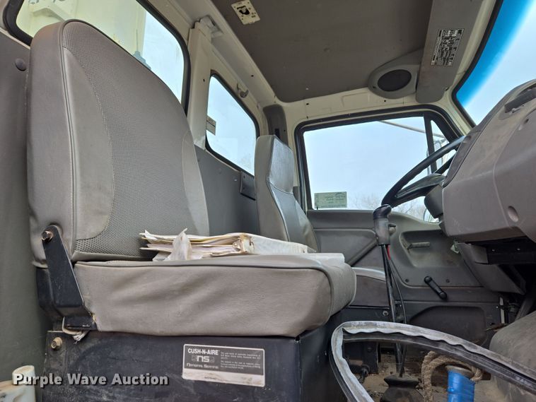 image for item DT7107 1997 Ford LT8501 Louisville crane truck