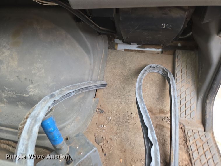 image for item DT7107 1997 Ford LT8501 Louisville crane truck