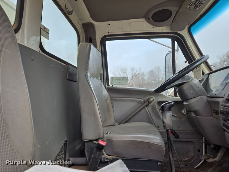 image for item DT7107 1997 Ford LT8501 Louisville crane truck