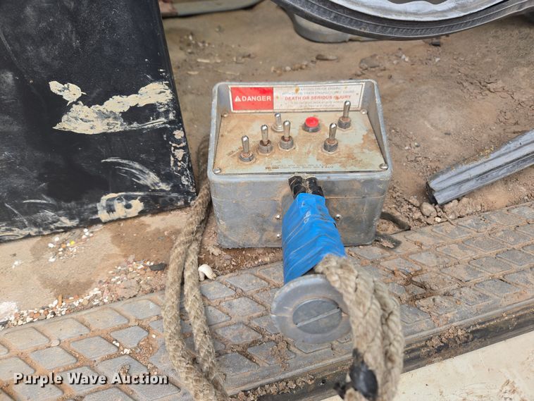 image for item DT7107 1997 Ford LT8501 Louisville crane truck