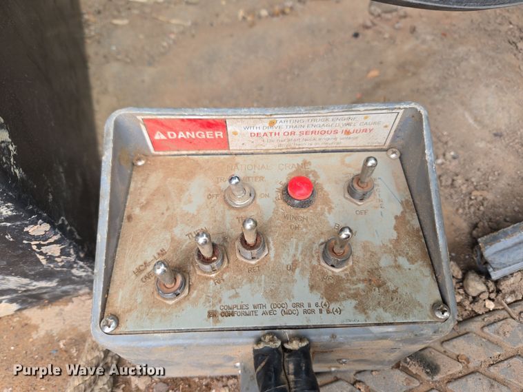 image for item DT7107 1997 Ford LT8501 Louisville crane truck