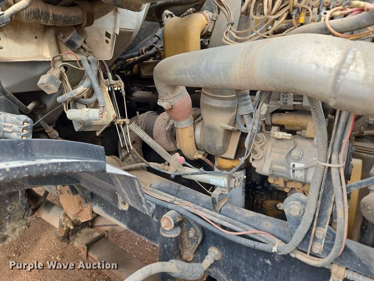 image for item DT7107 1997 Ford LT8501 Louisville crane truck