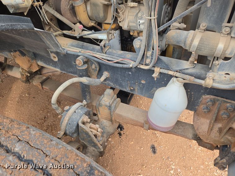 image for item DT7107 1997 Ford LT8501 Louisville crane truck