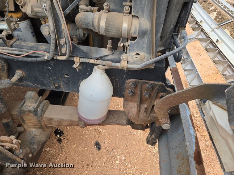 image for item DT7107 1997 Ford LT8501 Louisville crane truck