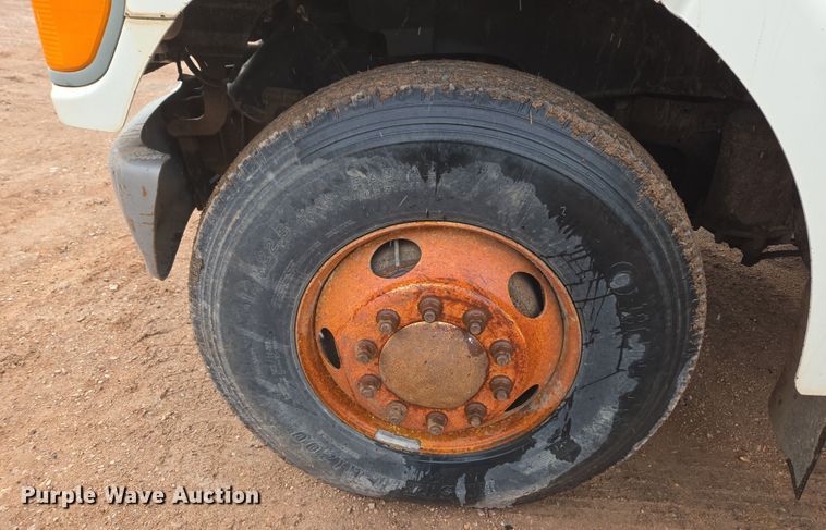 image for item DT7107 1997 Ford LT8501 Louisville crane truck