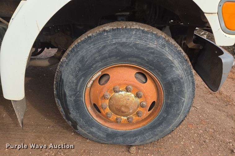 image for item DT7107 1997 Ford LT8501 Louisville crane truck