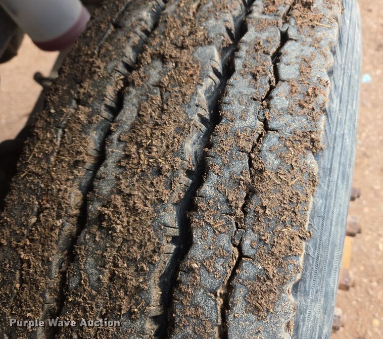 image for item DT7107 1997 Ford LT8501 Louisville crane truck