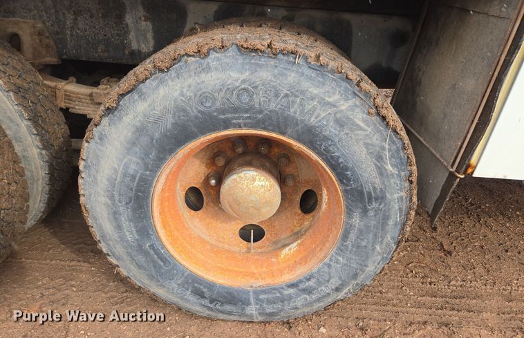 image for item DT7107 1997 Ford LT8501 Louisville crane truck