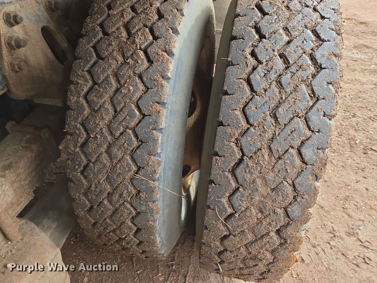 image for item DT7107 1997 Ford LT8501 Louisville crane truck