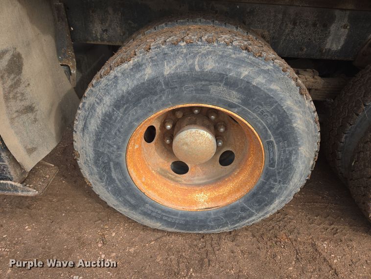 image for item DT7107 1997 Ford LT8501 Louisville crane truck