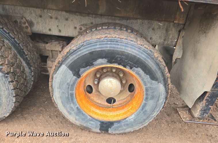 image for item DT7107 1997 Ford LT8501 Louisville crane truck