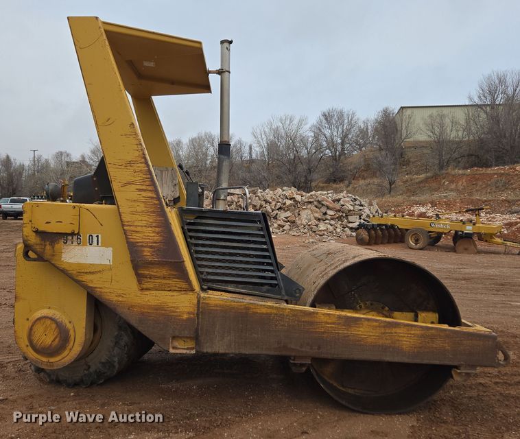 image for item DT7111 Hyster C610B single drum roller