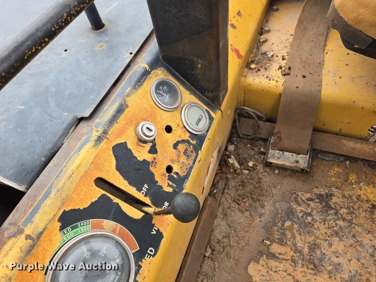 image for item DT7111 Hyster C610B single drum roller