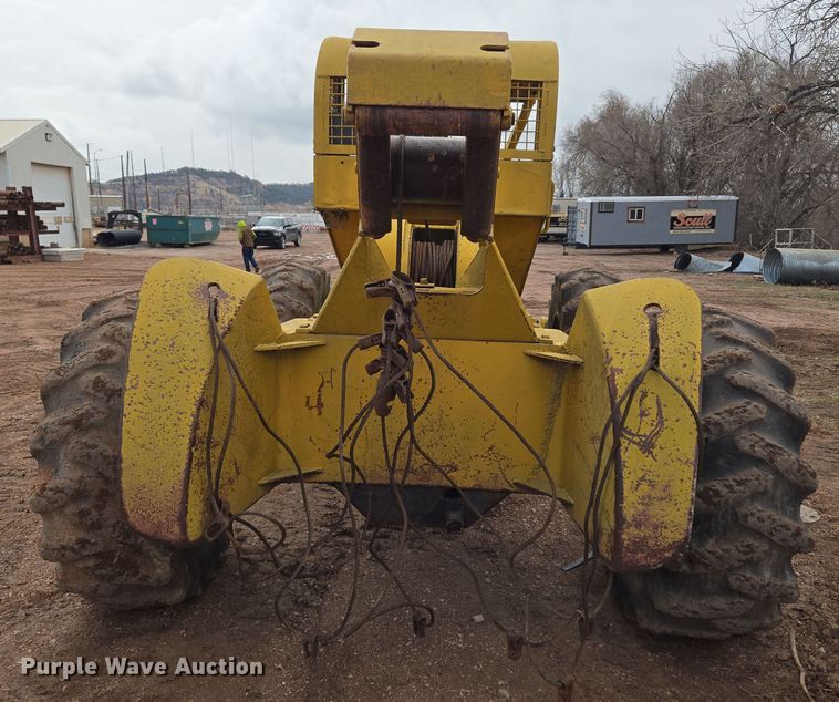 image for item DT7112 Clark Ranger 666B skidder