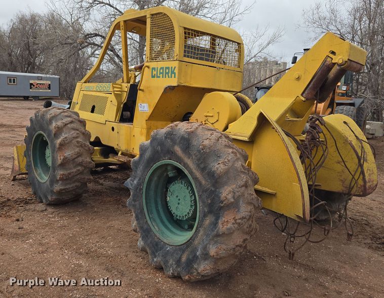 image for item DT7112 Clark Ranger 666B skidder