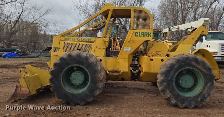 image for item DT7112 Clark Ranger 666B skidder