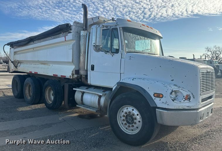 image for item DT7126 1999 Freightliner FL112 dump truck