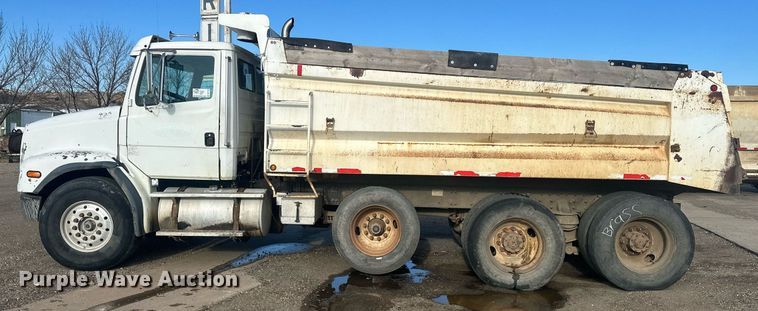image for item DT7126 1999 Freightliner FL112 dump truck