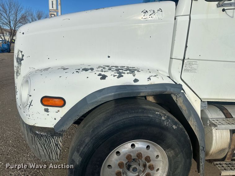 image for item DT7126 1999 Freightliner FL112 dump truck