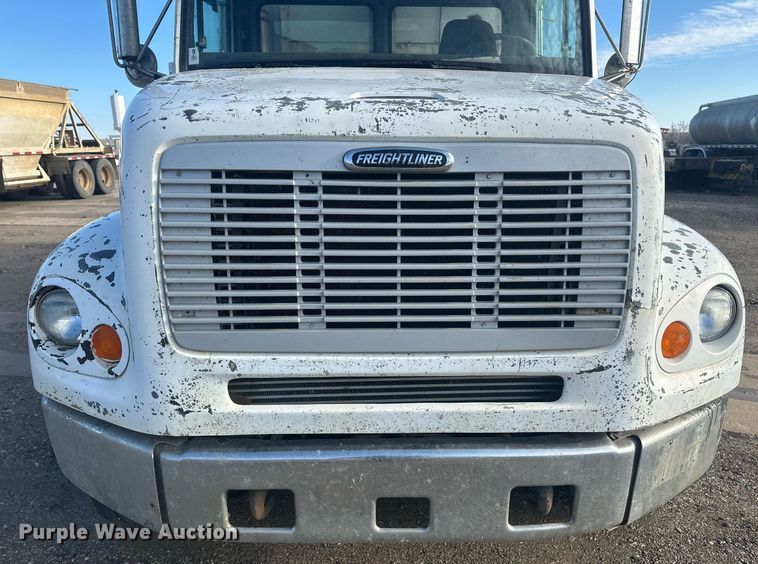 image for item DT7126 1999 Freightliner FL112 dump truck