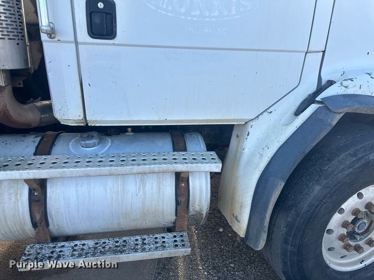 image for item DT7126 1999 Freightliner FL112 dump truck