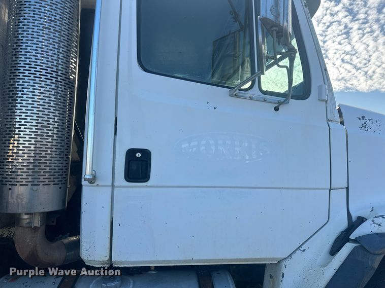 image for item DT7126 1999 Freightliner FL112 dump truck