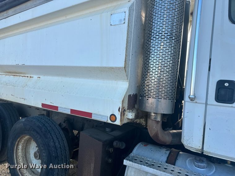 image for item DT7126 1999 Freightliner FL112 dump truck